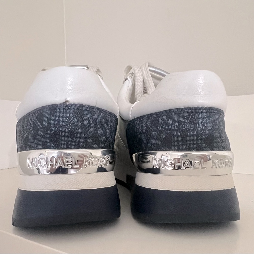 Michael Kors navy and white womens size 7M shoes - Picture 2 of 9